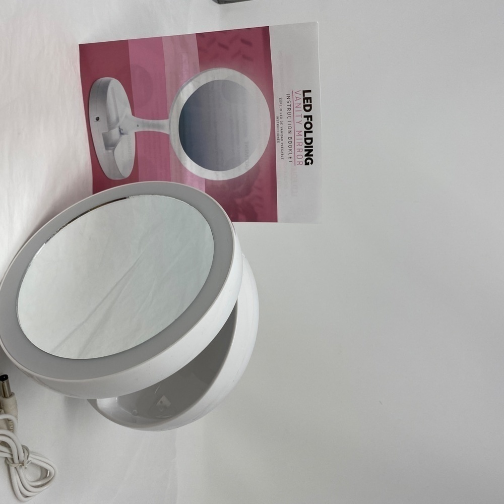 10x Magnifying Folding Vanity Mirror w/LED Lights - Picture 2 of 3